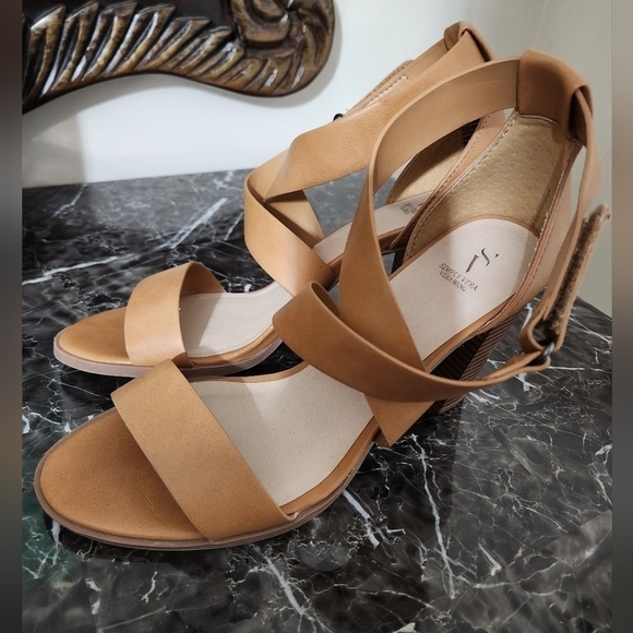 Simply Vera Wang heels - Picture 4 of 8